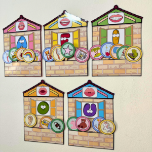 Luvas Pedagógicas Casinha das Vogais